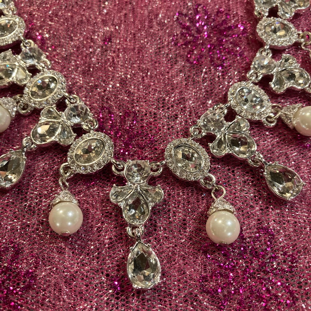Vintage Crystals & Pearls Necklace - Picture 2 of 8